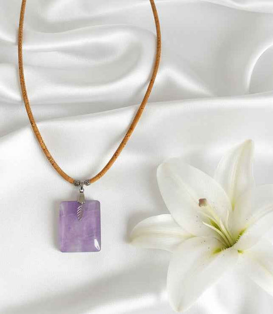 Collier liège argenté et son améthyste