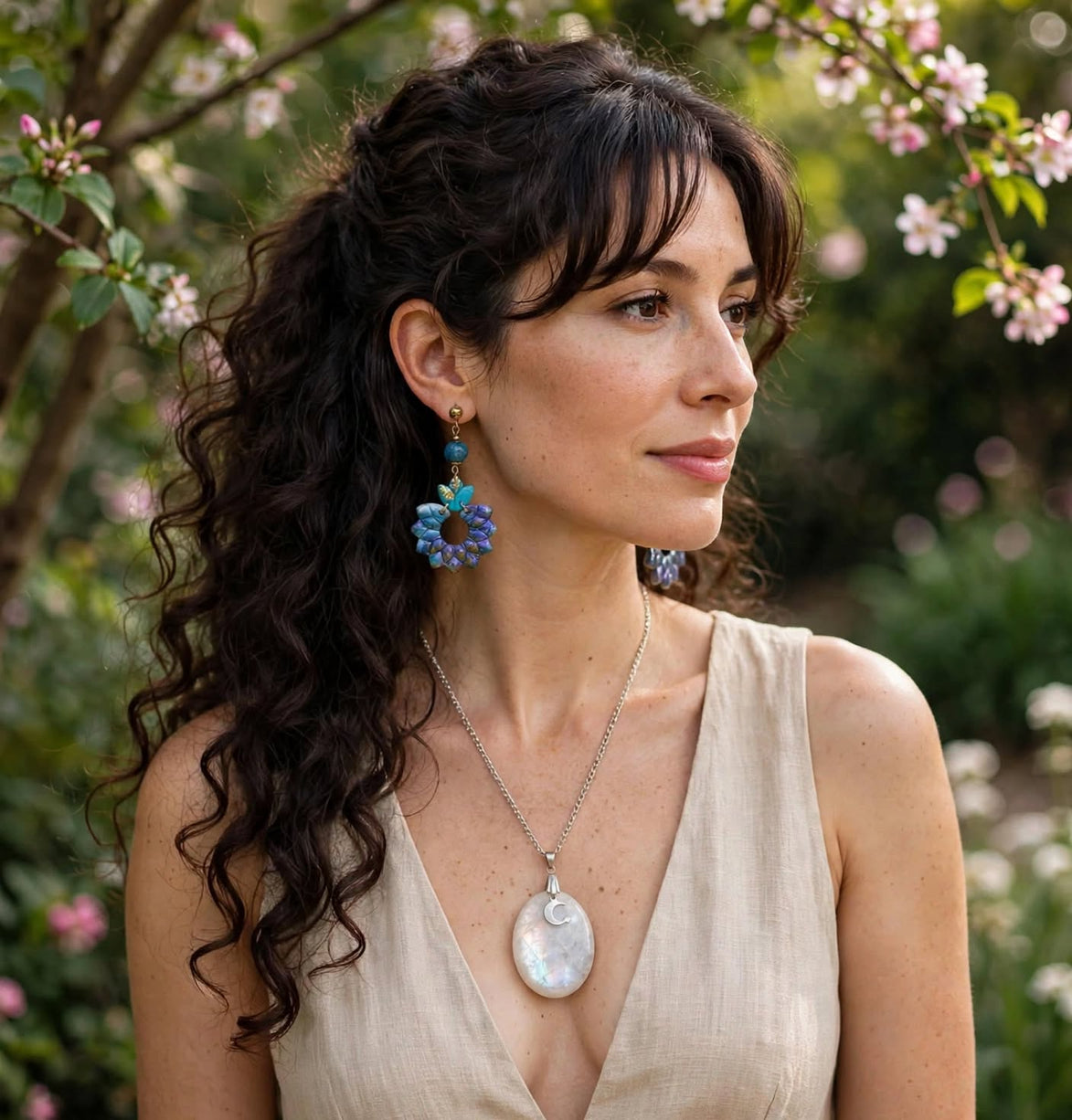Collier en pierre de lune blanche