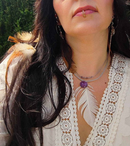 Collier en améthyste et plume céleste