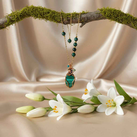 Collier doré enchanté en malachite sertie