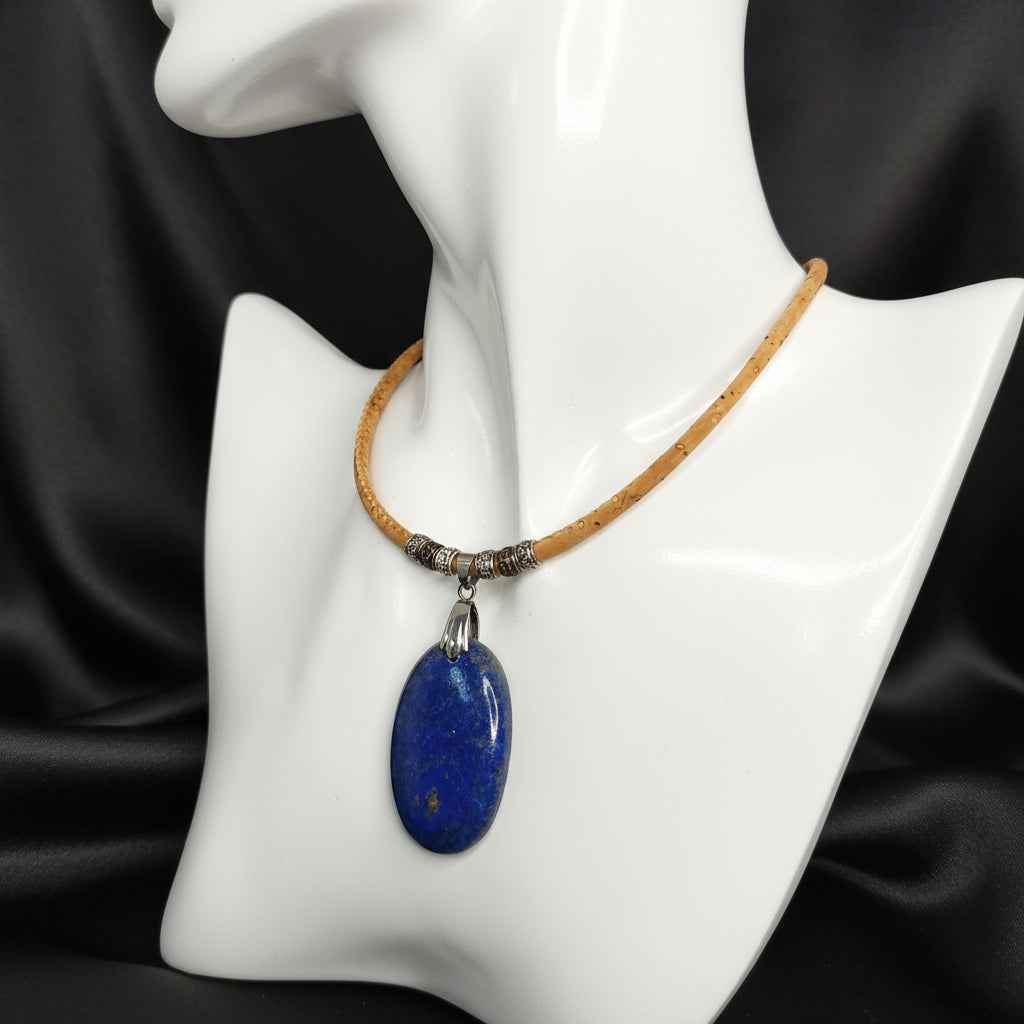 Collier en liège et lapis lazuli