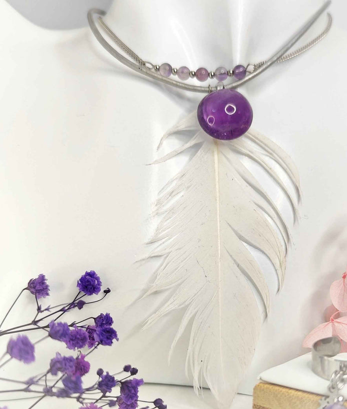 Collier en améthyste et plume céleste