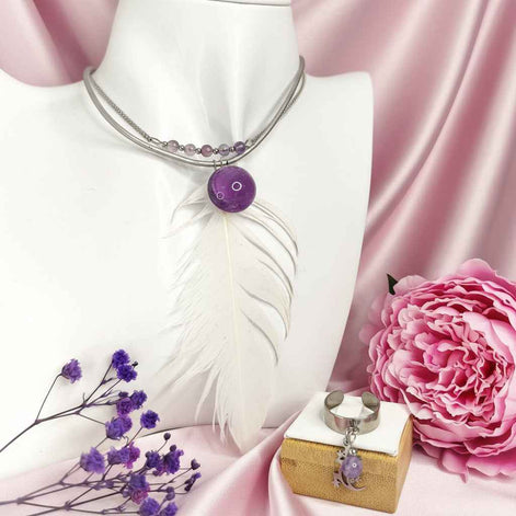 Collier en améthyste et plume céleste
