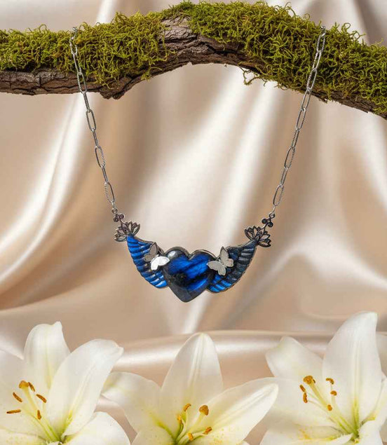 Collier argenté et coeur en labradorite bleu