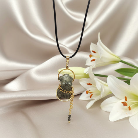 collier buste de femme doré