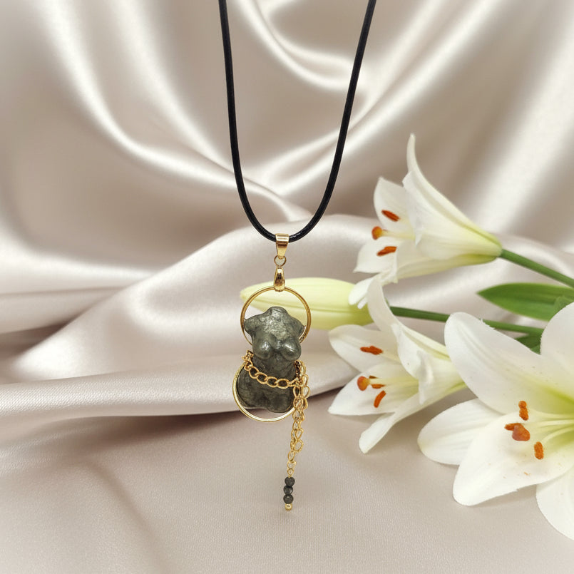 collier buste de femme doré