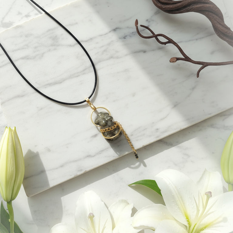 Collier buste en Pyrite, original au choix
