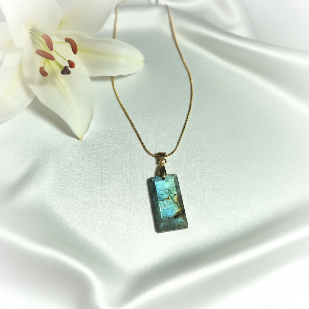 Collier fin doré ou argenté labradorite rectangle au choix