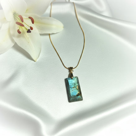Collier fin doré ou argenté labradorite rectangle au choix