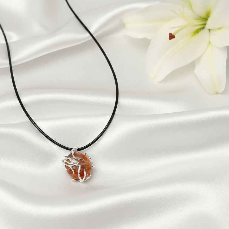 Collier noir argenté et Pierre de soleil AA