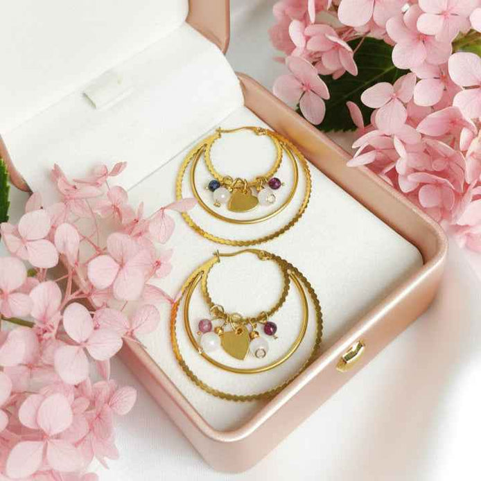 Créoles dorées et pierre de lune arc en ciel