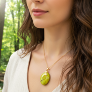 Collier doré opale verte extra, feuille, réglable