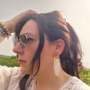 Boucles d'oreilles dorées plume céleste et pierre de lune