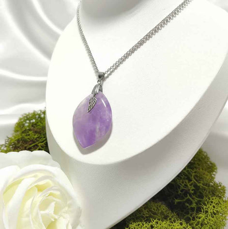Collier ange argenté et son améthyste