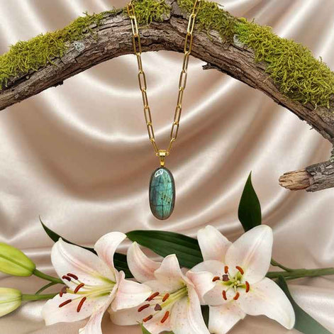 Collier doré et labradorite verte