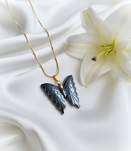Collier, Pendentif en Hématite, croix, aigle, papillon, chat, phénix, encre