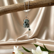 collier buste en pierre