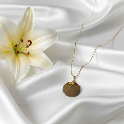 Collier doré et Jaspe brune