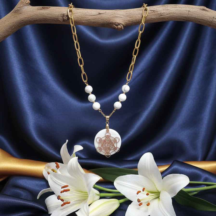 Collier doré et Howlite, Métatron ou feuille