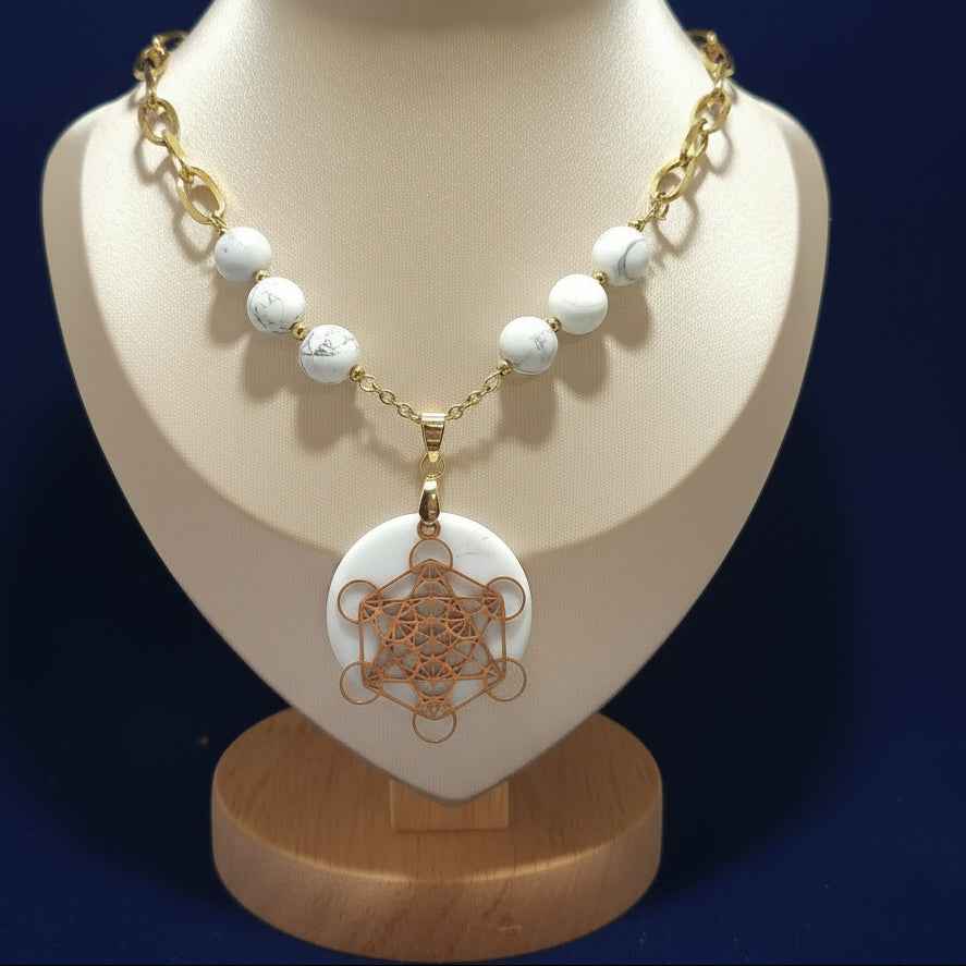 Collier doré et Howlite, Métatron ou feuille