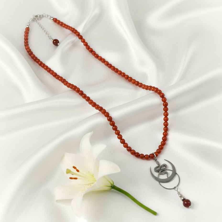 Collier en jaspe rouge, Vitalité & Ancrage, déesse ou serpent