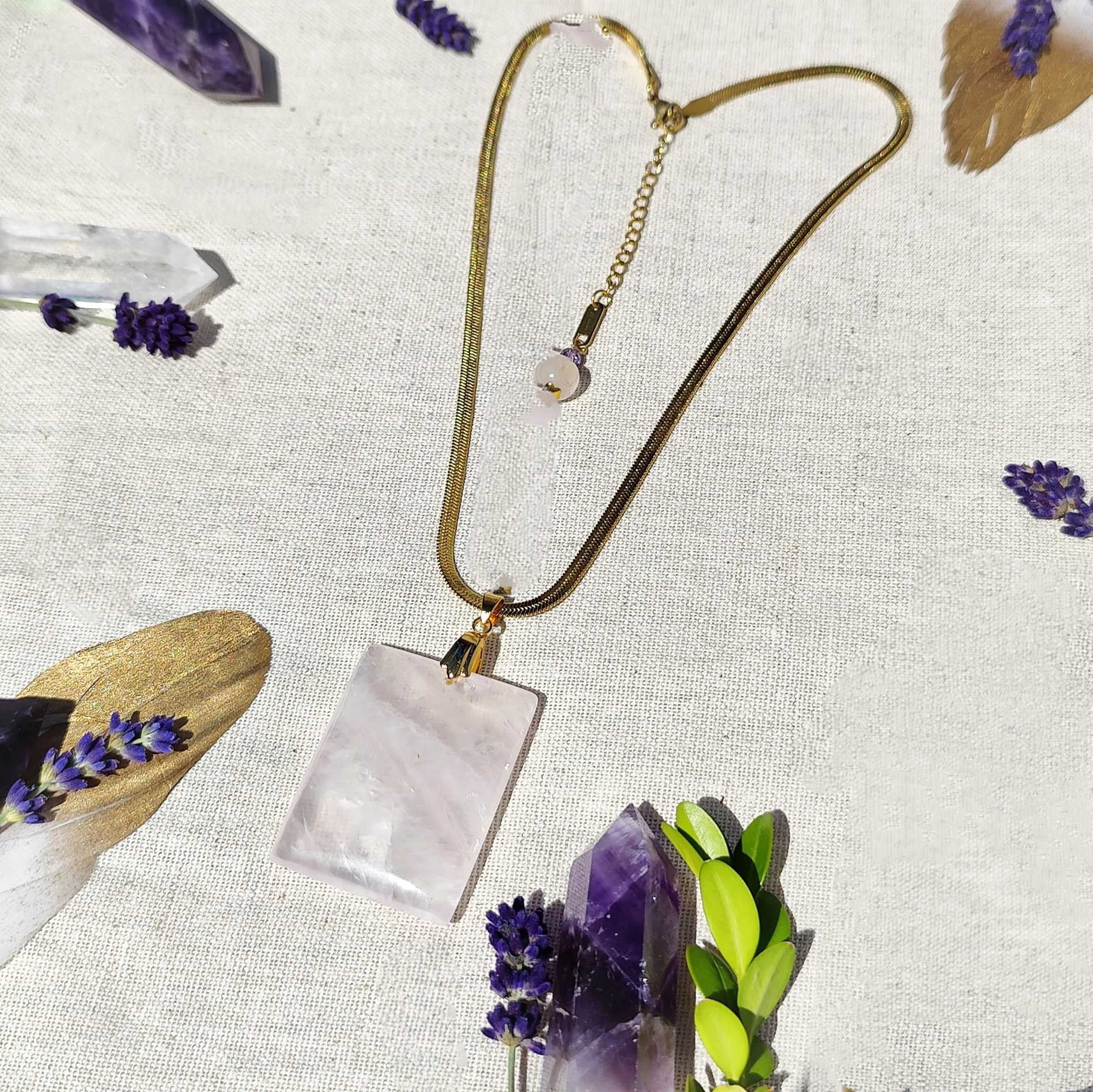 Collier en quartz rose au choix doré ou argenté