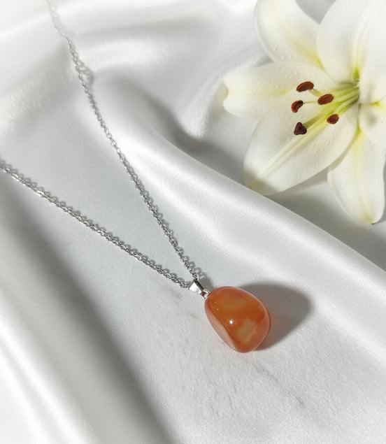 Collier chaine argenté et sa cornaline extra