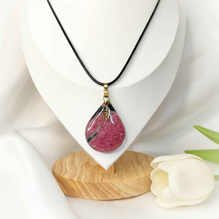 Collier et sa rhodonite extra, doré ou argenté, pierre au choix