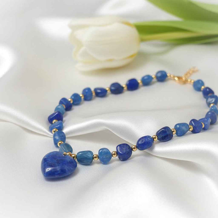 Tour de cou collier doré en cyanite coeur, réglable