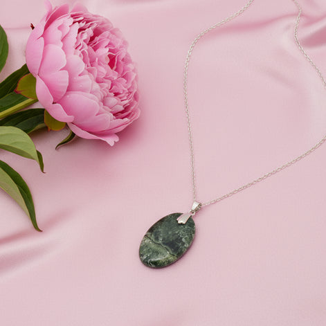 collier argenté en séraphinite