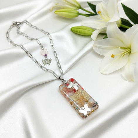 Collier féérique en quartz rose, résine et fleurs, au choix