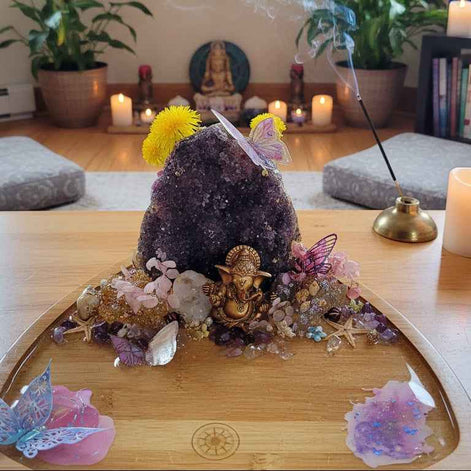 Plateau le paradis de ganesh et géode d'améthyste de 14 cm