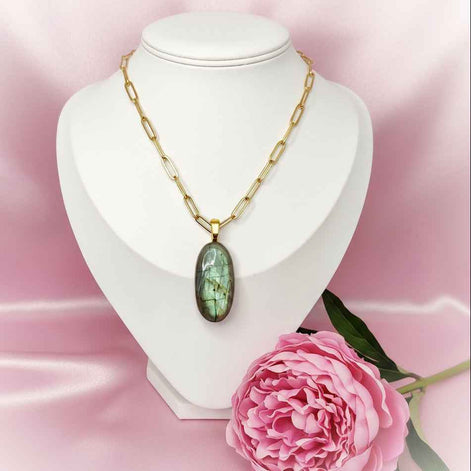 Collier doré et labradorite verte