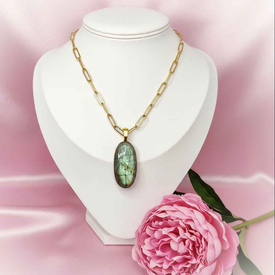Collier doré et labradorite verte