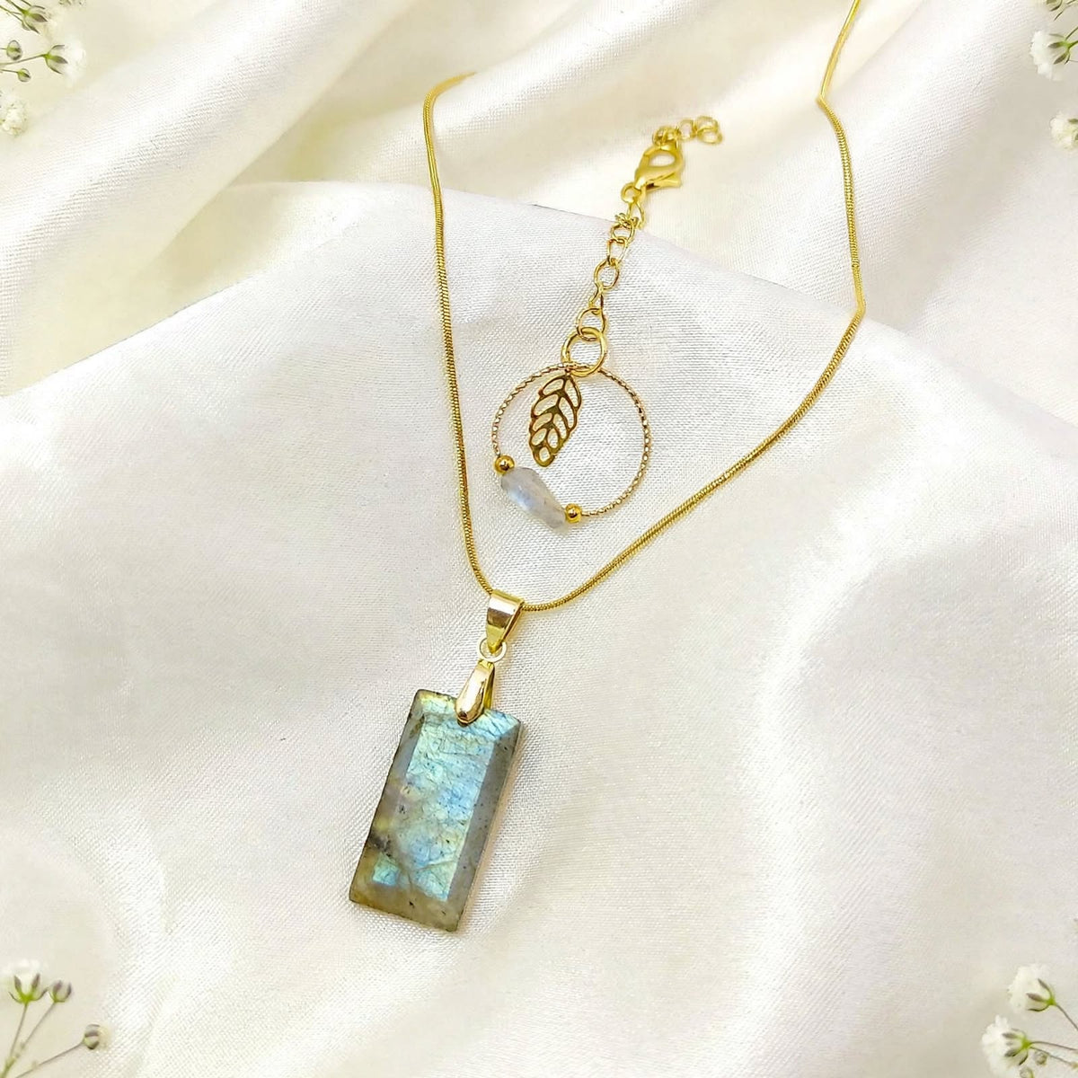 collier doré labradorite