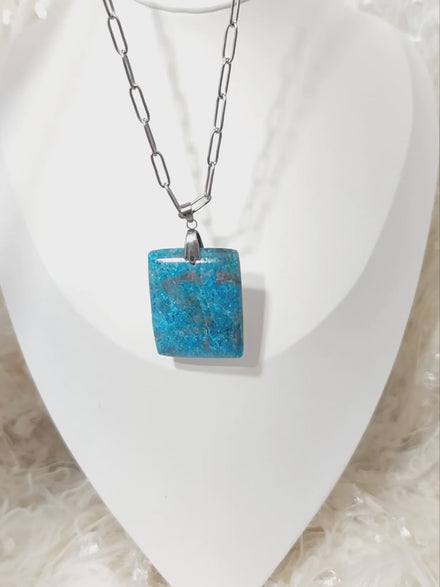 collier bleu en pierre homme