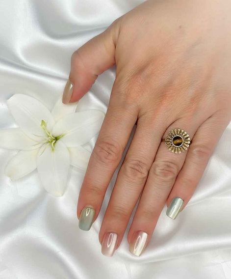 Bague fleur doré en oeil de tigre, Ajustable
