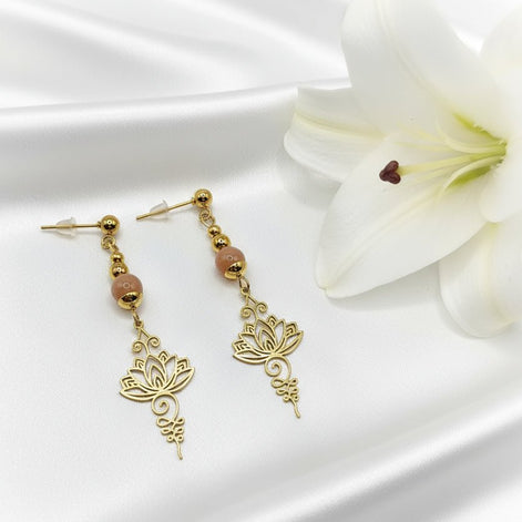 Boucles d'oreilles divines Lotus Unalom, sur mesure, pierre au choix - Secret de Cristaux