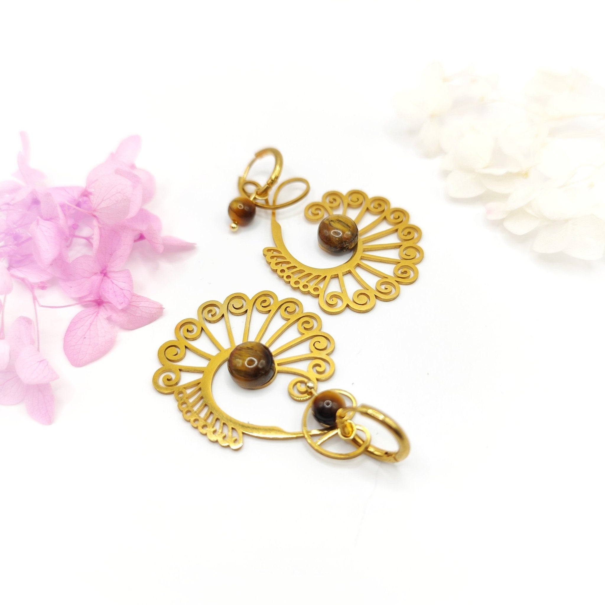 Boucles d'oreilles Paon doré et oeil de tigre sur anneau - Secret de Cristaux