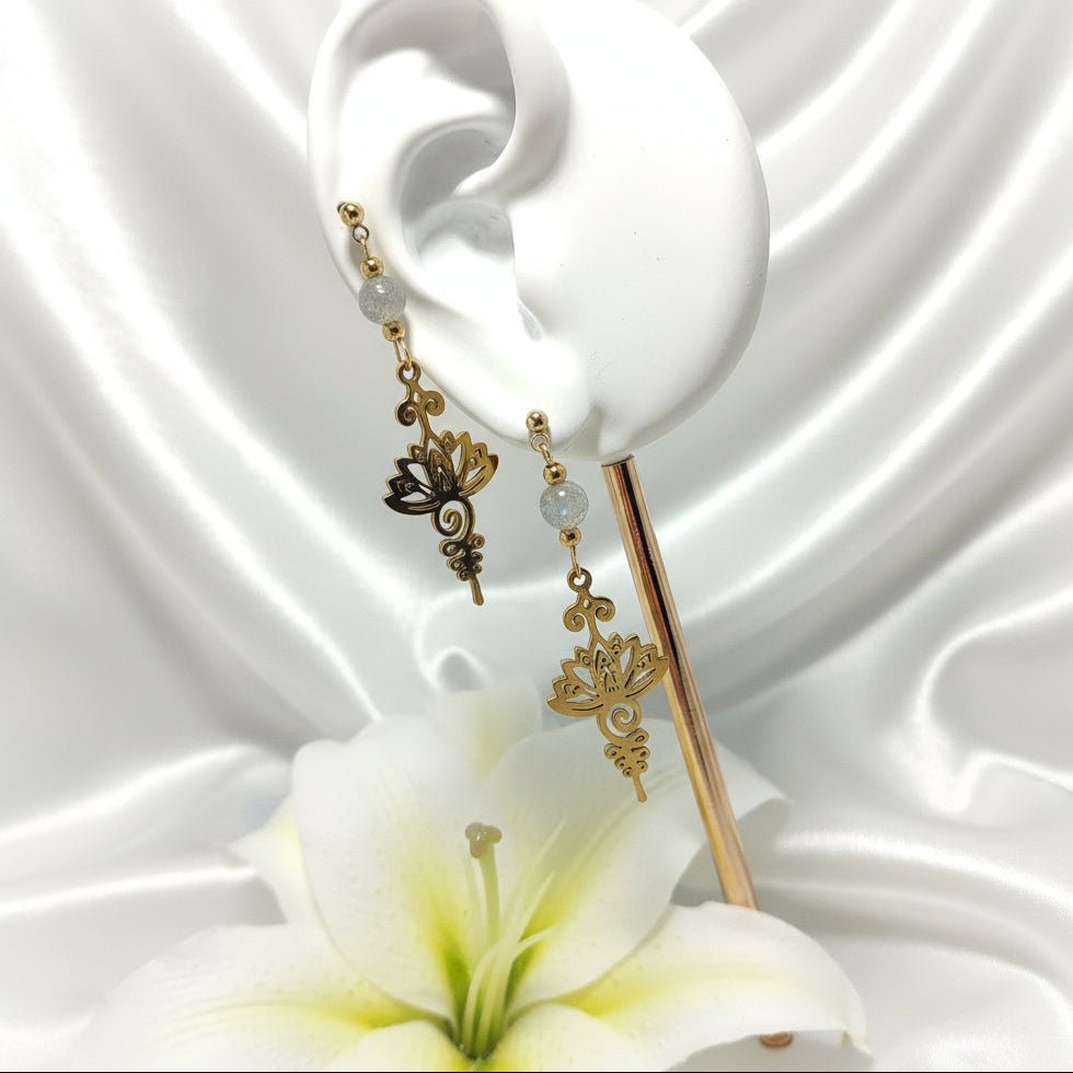 Boucles d'oreilles divines Lotus Unalom, sur mesure, pierre au choix - Secret de Cristaux