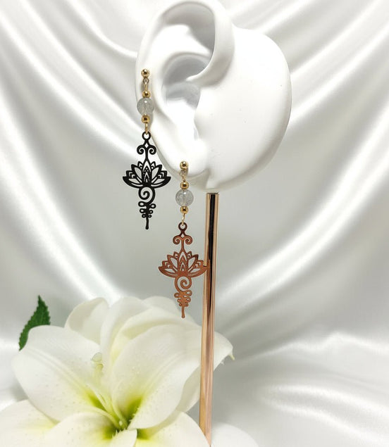 Boucles d'oreilles divines Lotus Unalom, sur mesure, pierre au choix - Secret de Cristaux