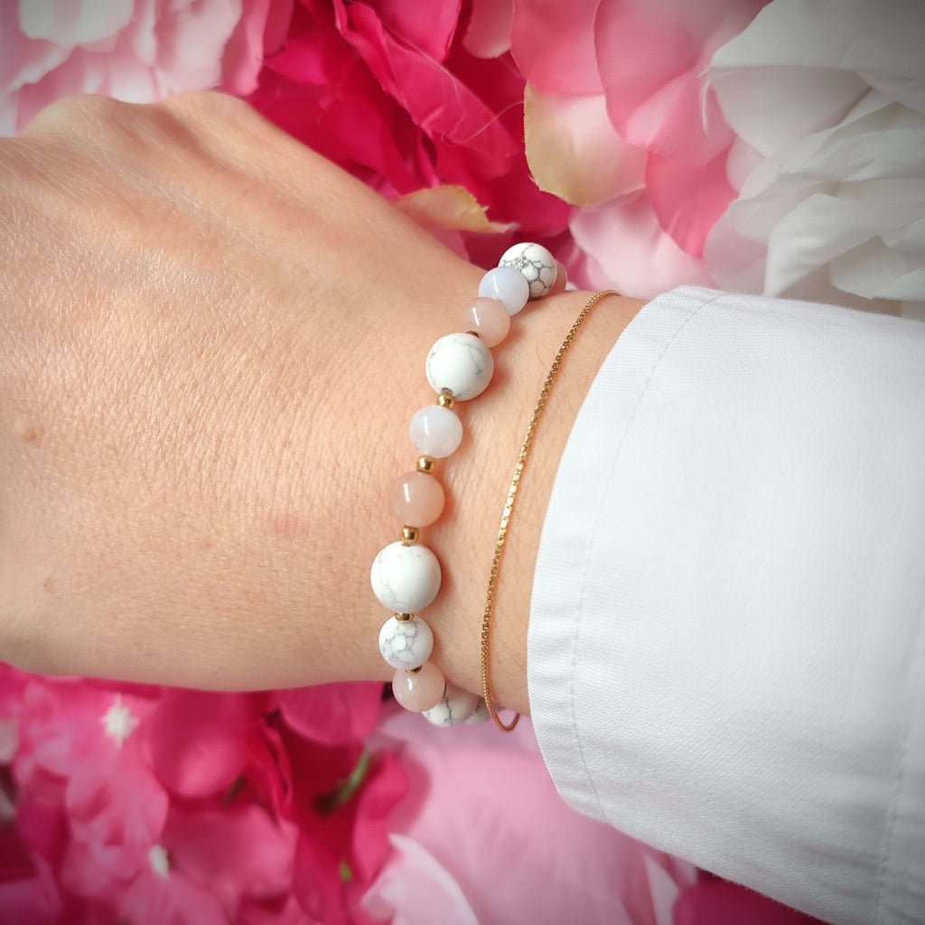 Bracelet ménopause en pierre de lune, calcédoine bleu, howlite - Secret de Cristaux