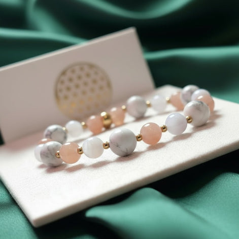 Bracelet ménopause en pierre de lune, calcédoine bleu, howlite - Secret de Cristaux