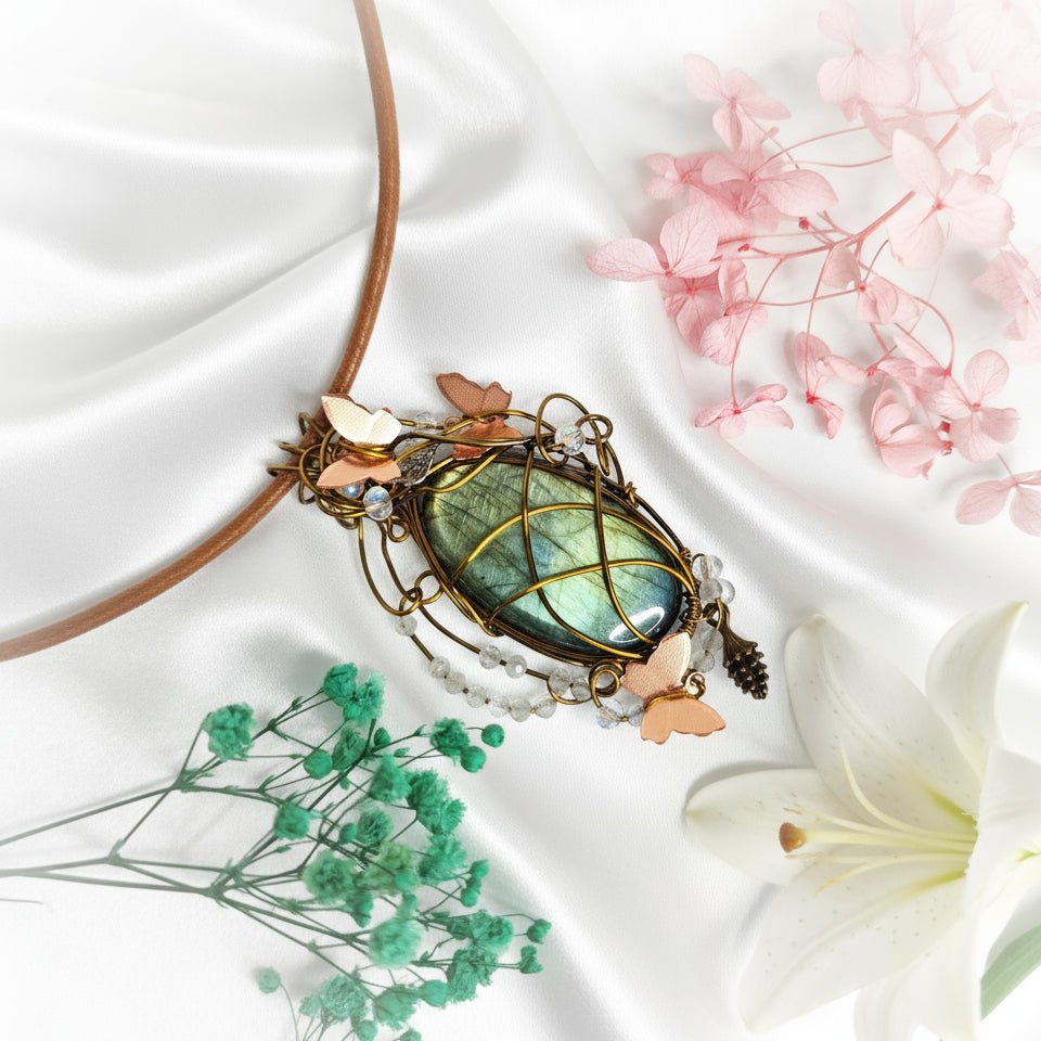 Collier cuir et labradorite sertie Forêt enchantée - Secret de Cristaux