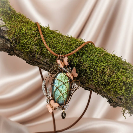 Collier cuir et labradorite sertie Forêt enchantée - Secret de Cristaux