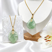 Collier doré en fluorite verte 