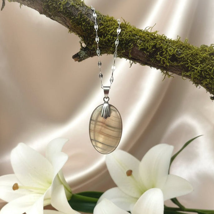 Collier argenté en fluorite arc en ciel