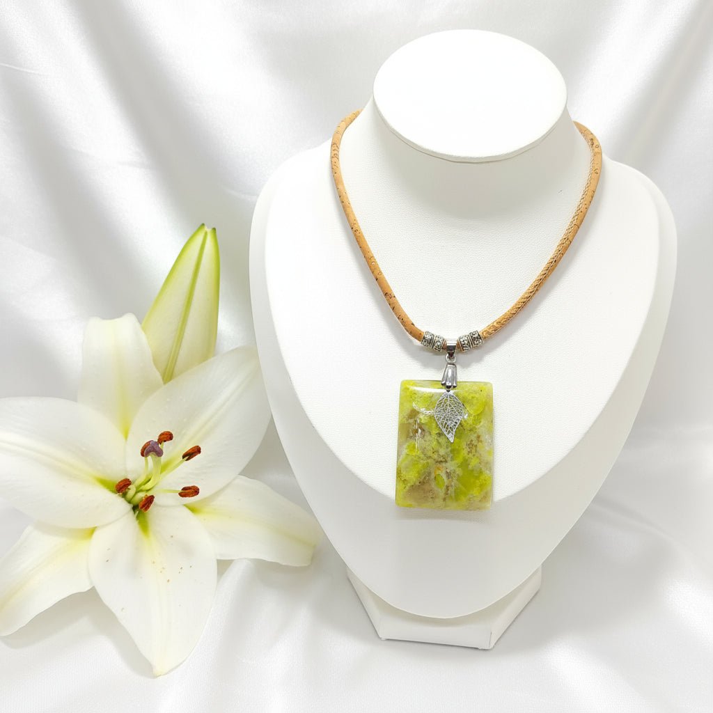 Collier liège et opale verte extra - Secret de Cristaux