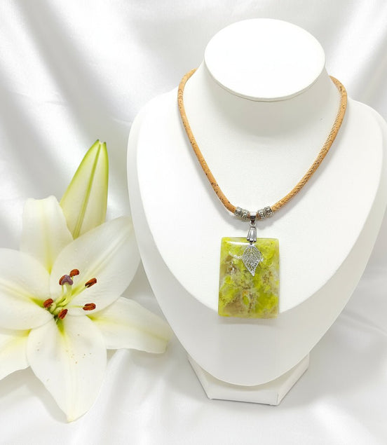 Collier liège et opale verte extra - Secret de Cristaux