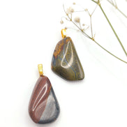 Pendentif en oeil de fer sur bélière - Secret de Cristaux